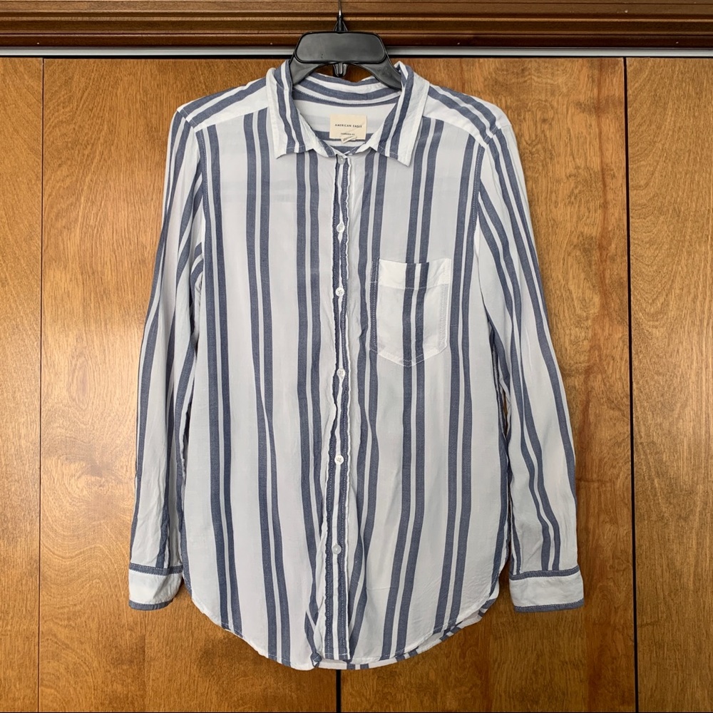 American Eagle Button Up
